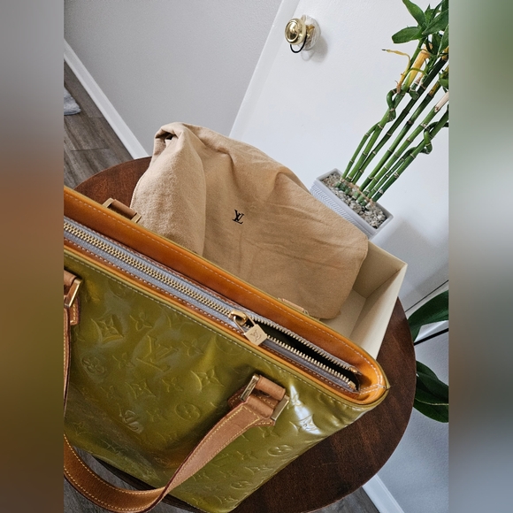 Authentic Louis vuitton Vernis tote bag - Picture 10 of 14